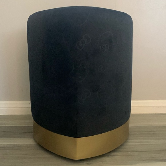 Hello Kitty Other - Hello Kitty Impressions Vanity Heart Vanity Ottoman. Brand New.